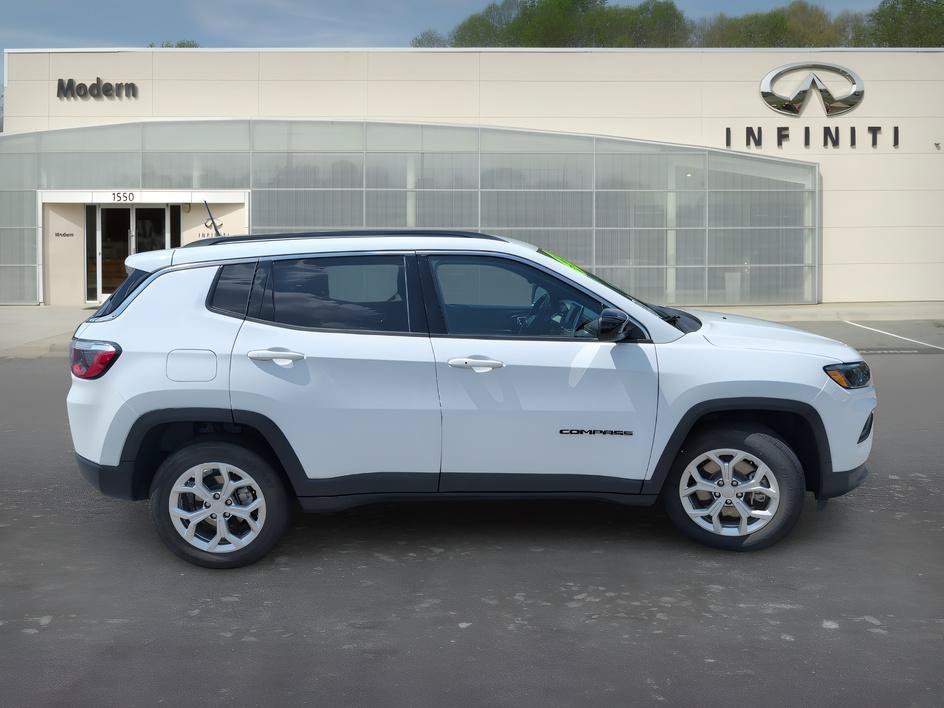 Used 2024 Bright White Clearcoat Jeep Latitude image 3