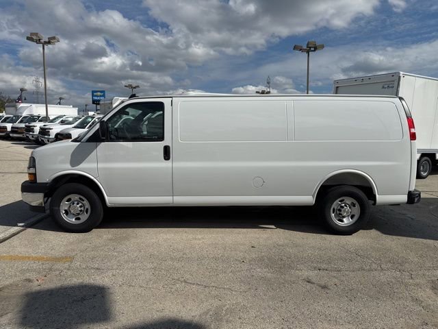 New 2025 Summit White Chevrolet WT image 2