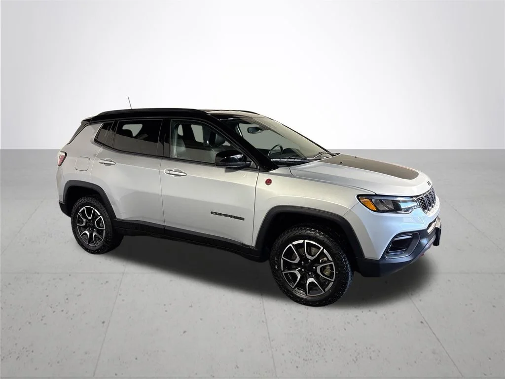 Used 2024 Silver Jeep Trailhawk image 4