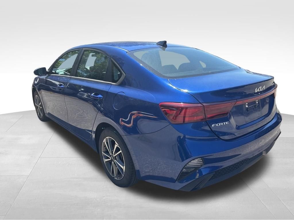 Used 2023 Blue Kia LXS image 3
