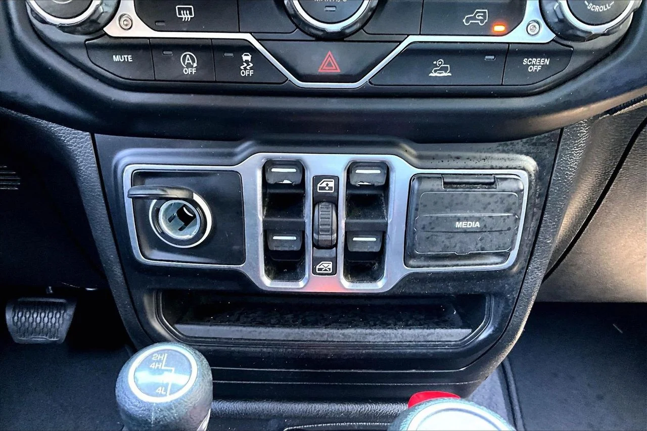 Used 2023 Red Jeep Sport S image 16