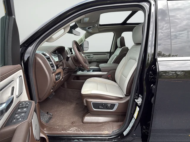 New 2026 Diamond Black Crystal Pearl-Coat Exterior Paint RAM Laramie image 28
