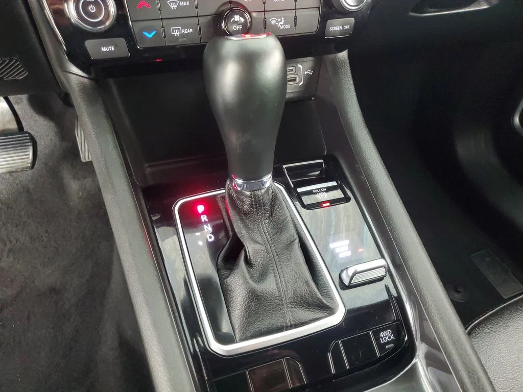 Used 2025 White Jeep Latitude image 17