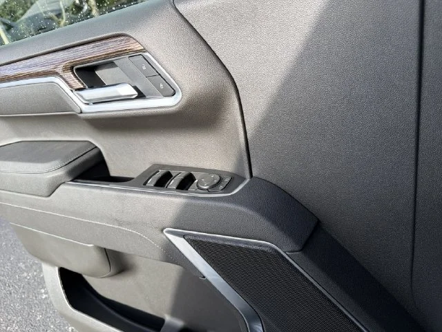 New 2026 Sterling Metallic GMC Elevation image 21