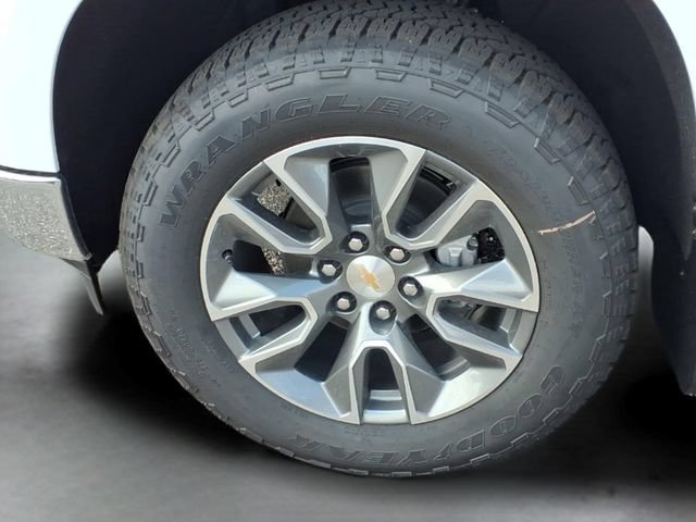 New 2026 Summit White Chevrolet LT image 15