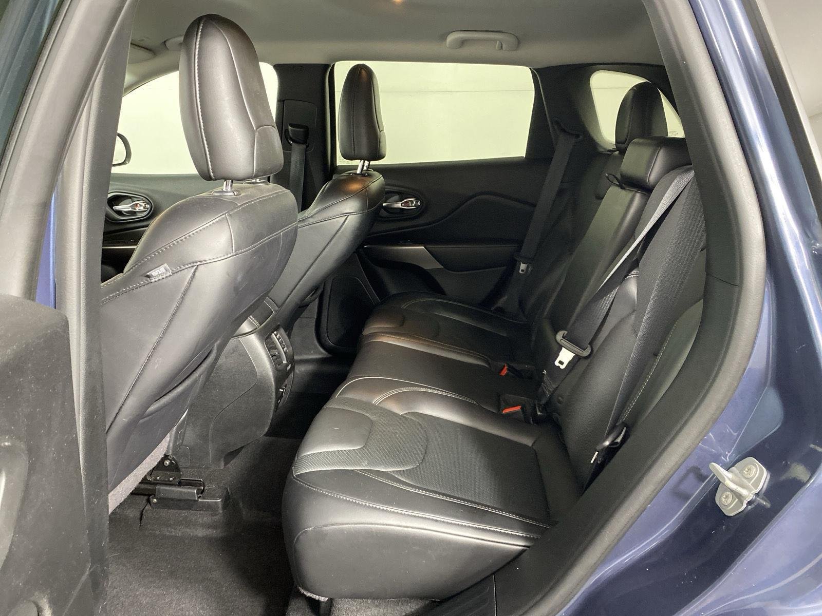 Used 2019 Blue Shade Pearlcoat Jeep Limited image 24