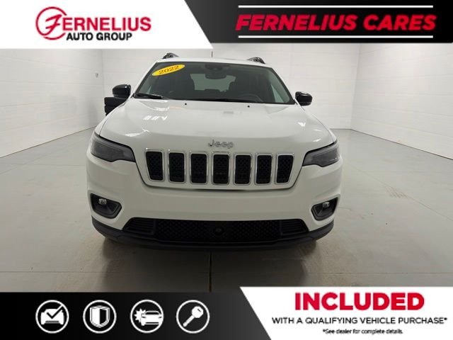Used 2022 White Jeep Latitude Lux image 2