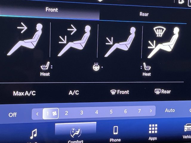 Used 2025 Diamond Black Crystal Pearlcoat Chrysler Select image 23