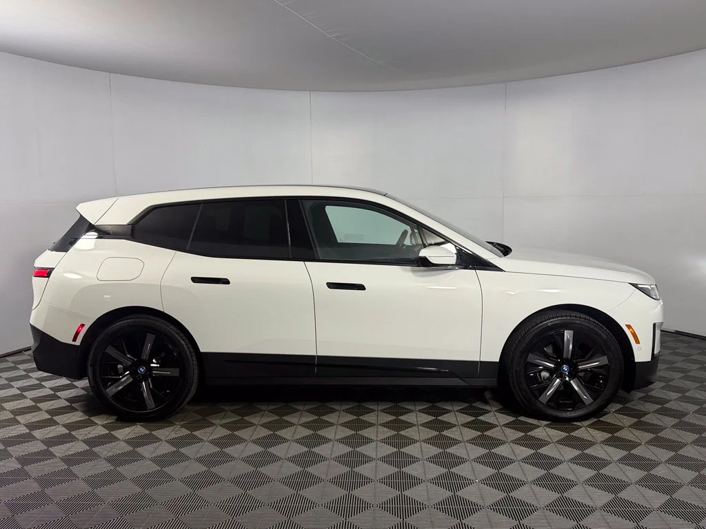 Used 2024 White BMW xDrive50 image 5
