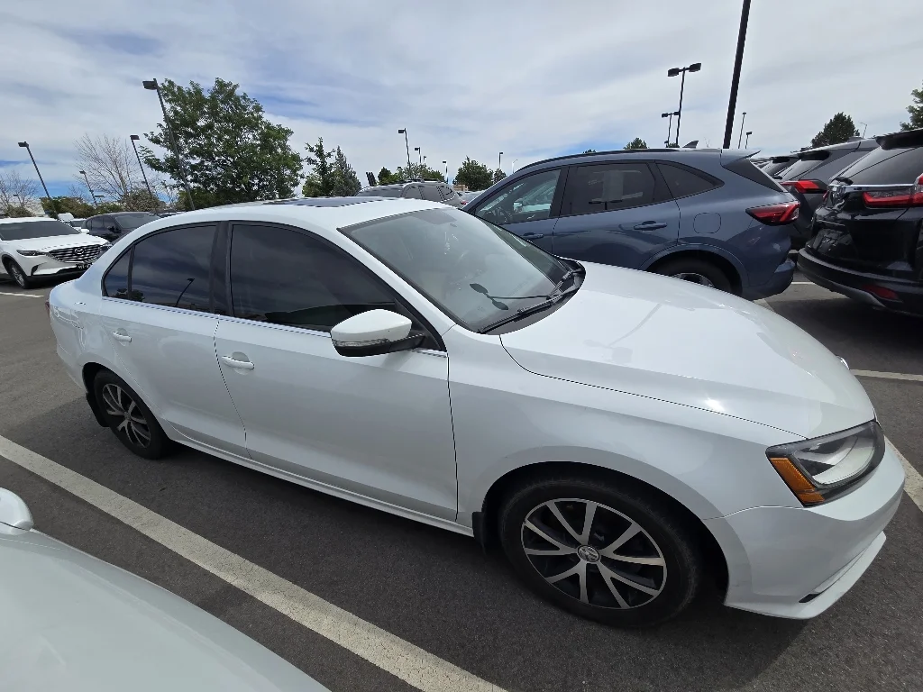 Used 2018 Pure White Volkswagen 1.4T SE image 6