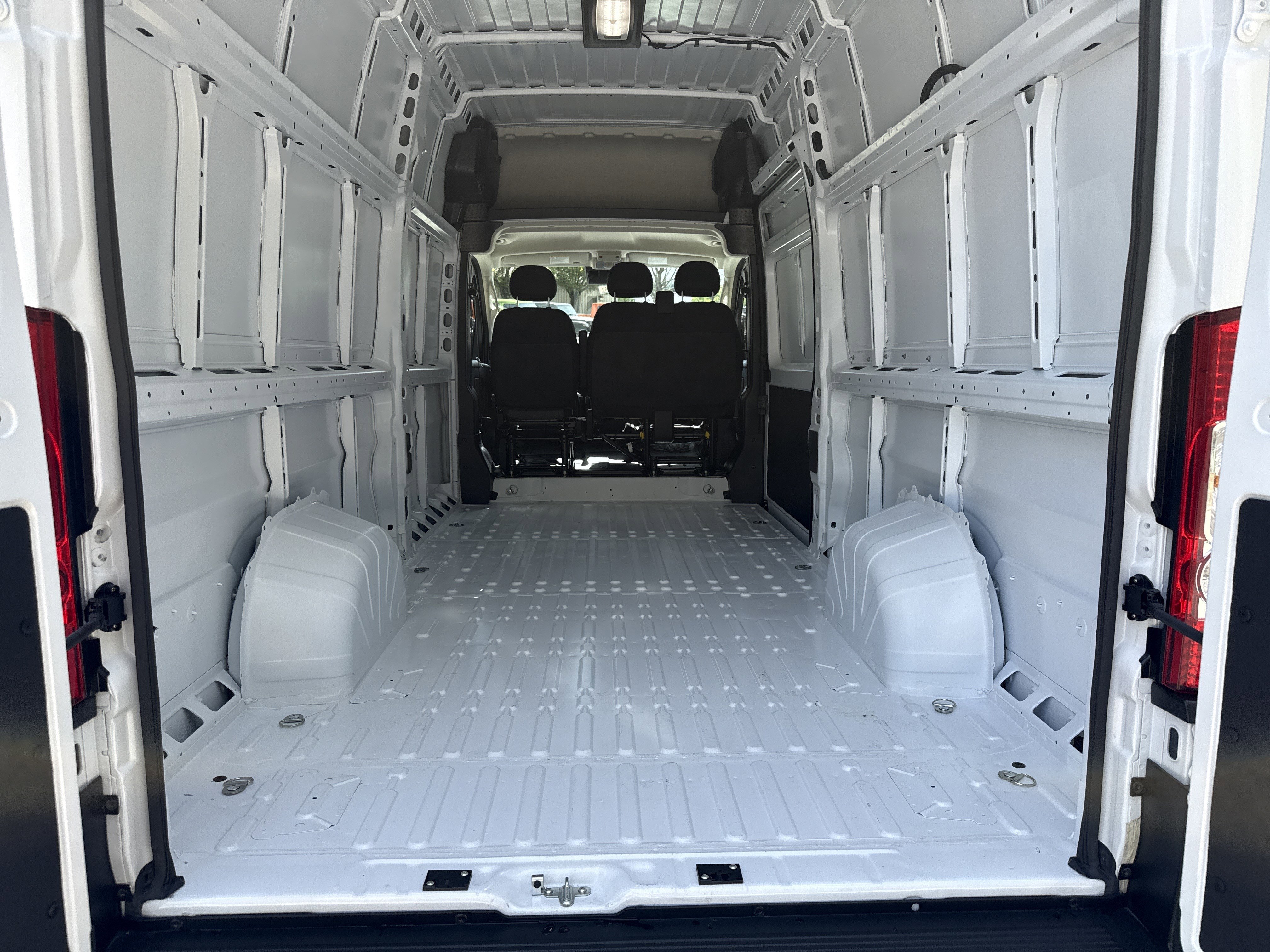 New 2026 Bright White Clear-Coat Exterior Paint RAM Tradesman image 20