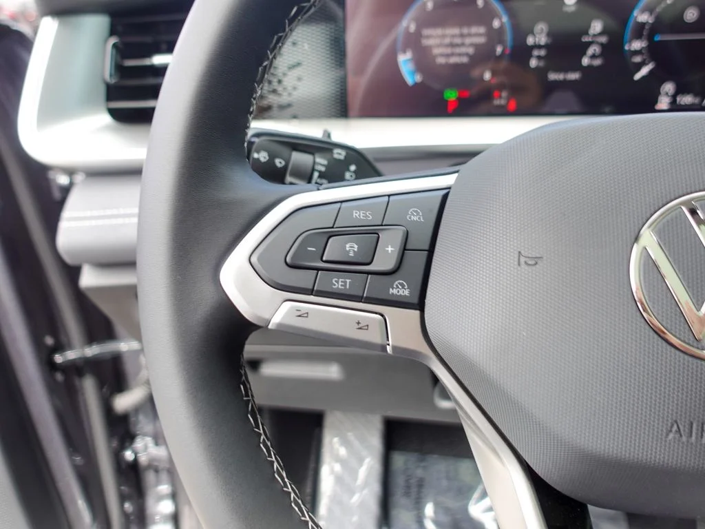 New 2026 Platinum Gray Metallic Volkswagen SE image 13