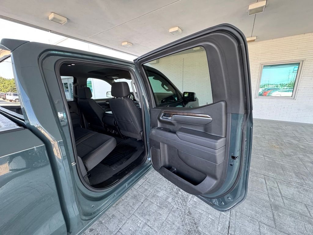 Used 2025 Gray Chevrolet LT image 23