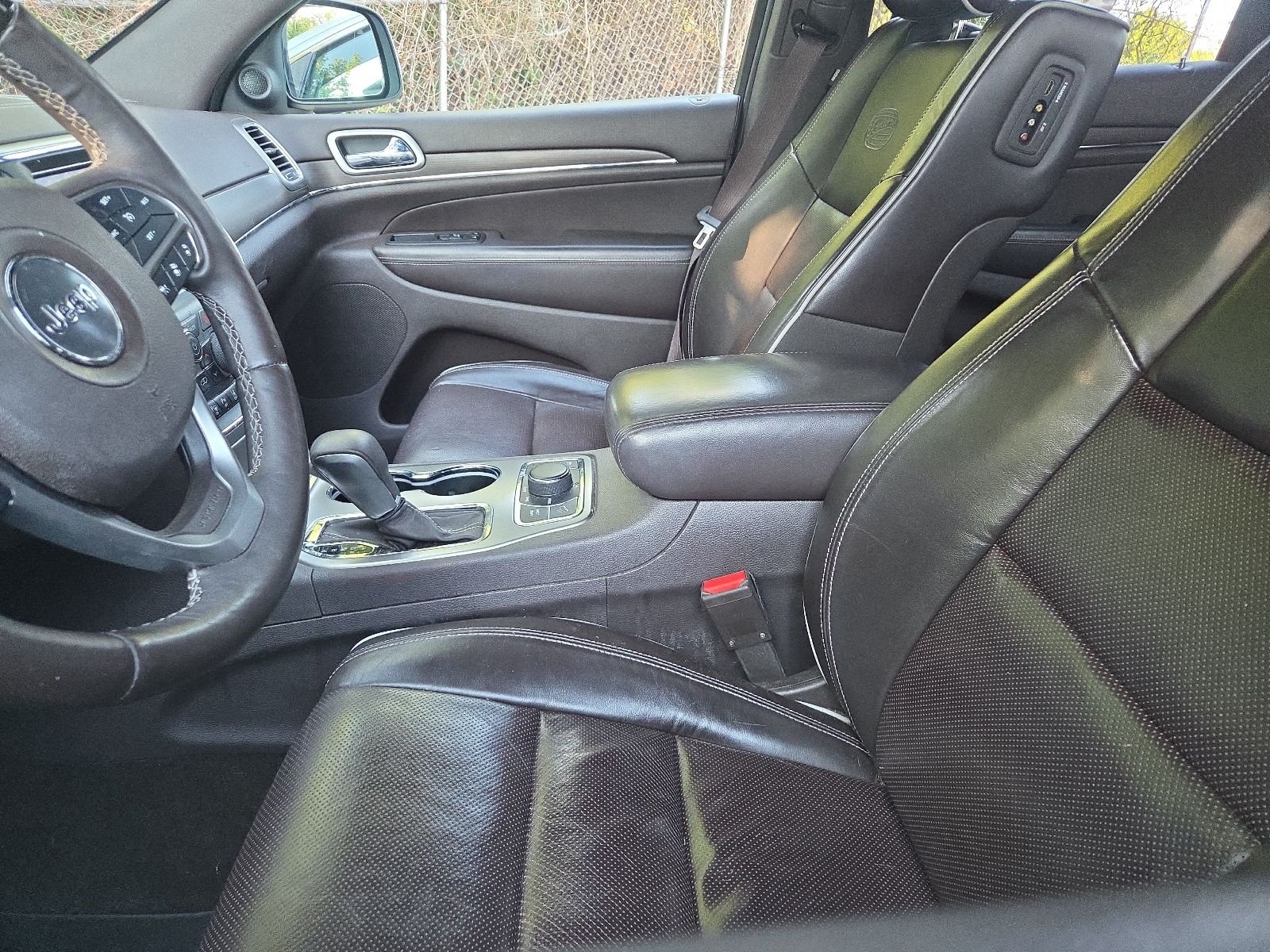 Used 2018 Bright White Clearcoat Jeep Overland image 10