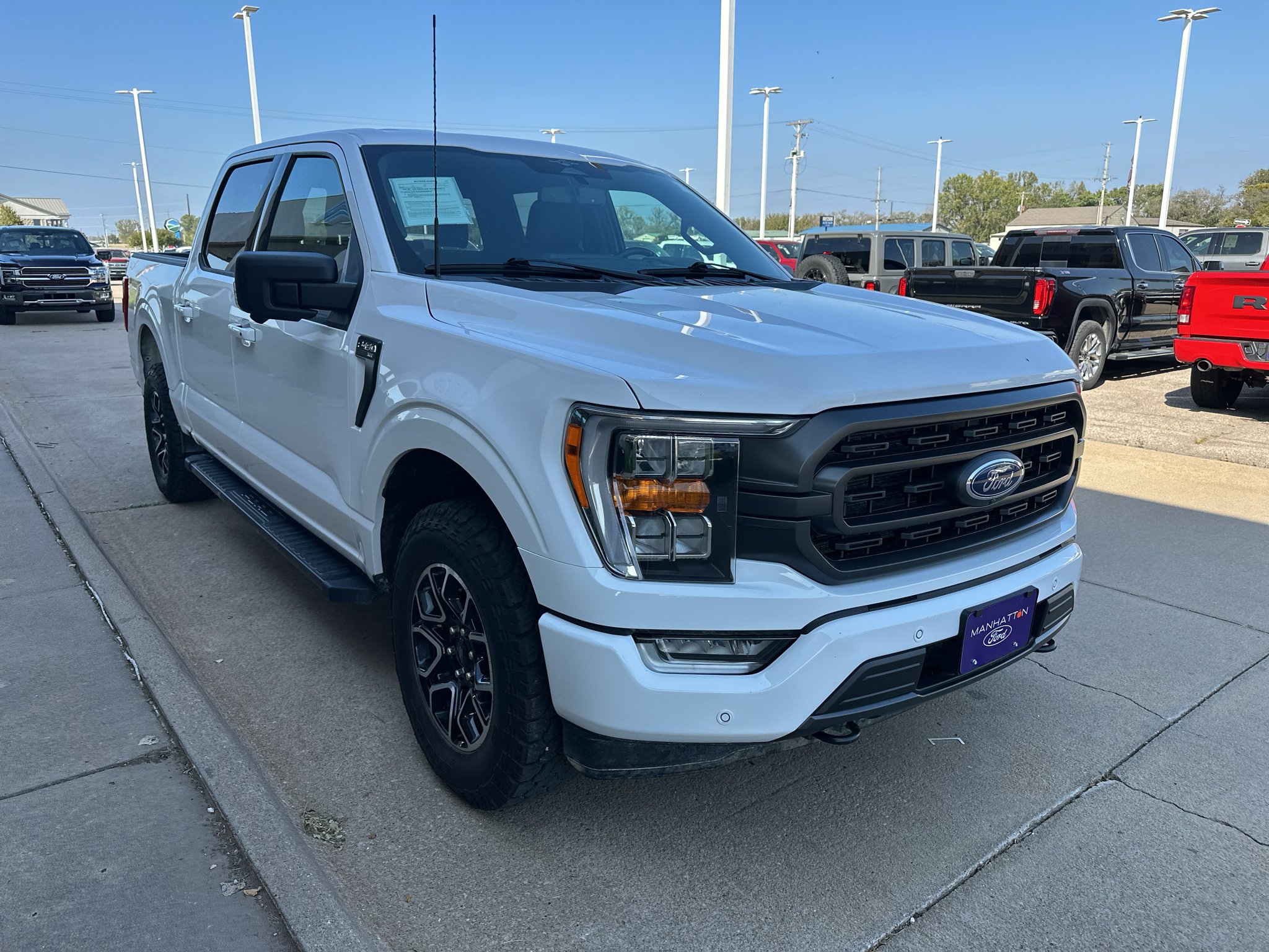 Used 2023 Oxford White Ford XLT image 9