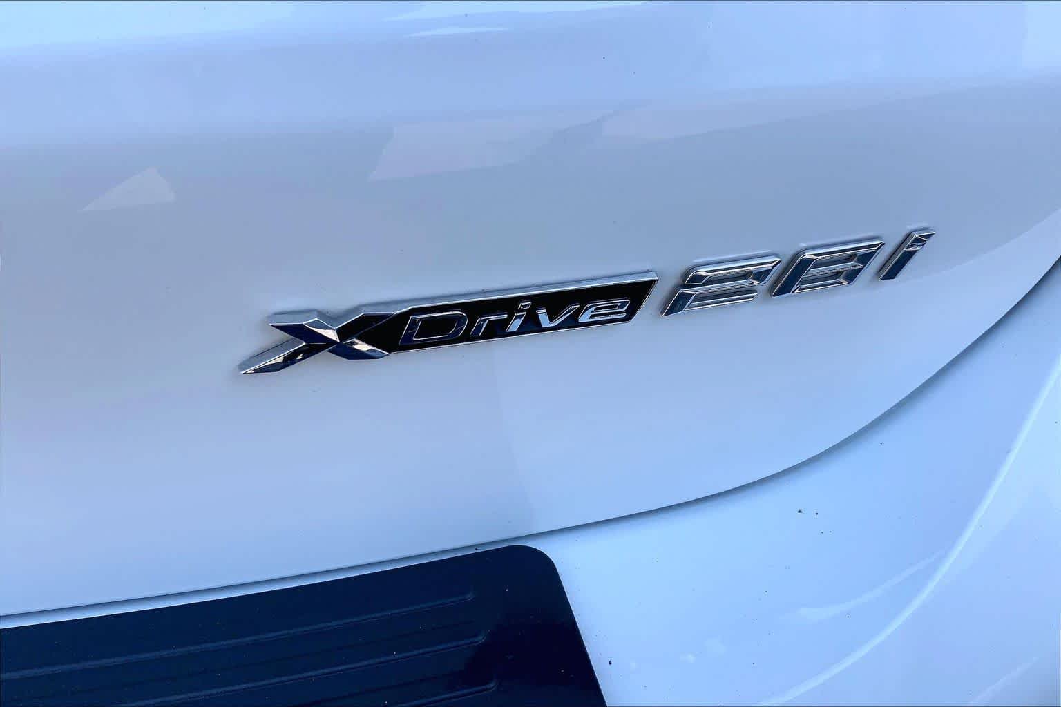 Used 2019 Alpine White BMW xDrive28i image 32