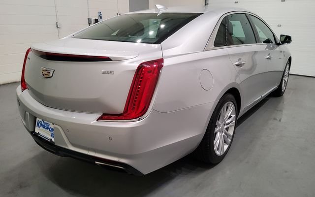 Used 2019 Silver Cadillac Luxury image 7