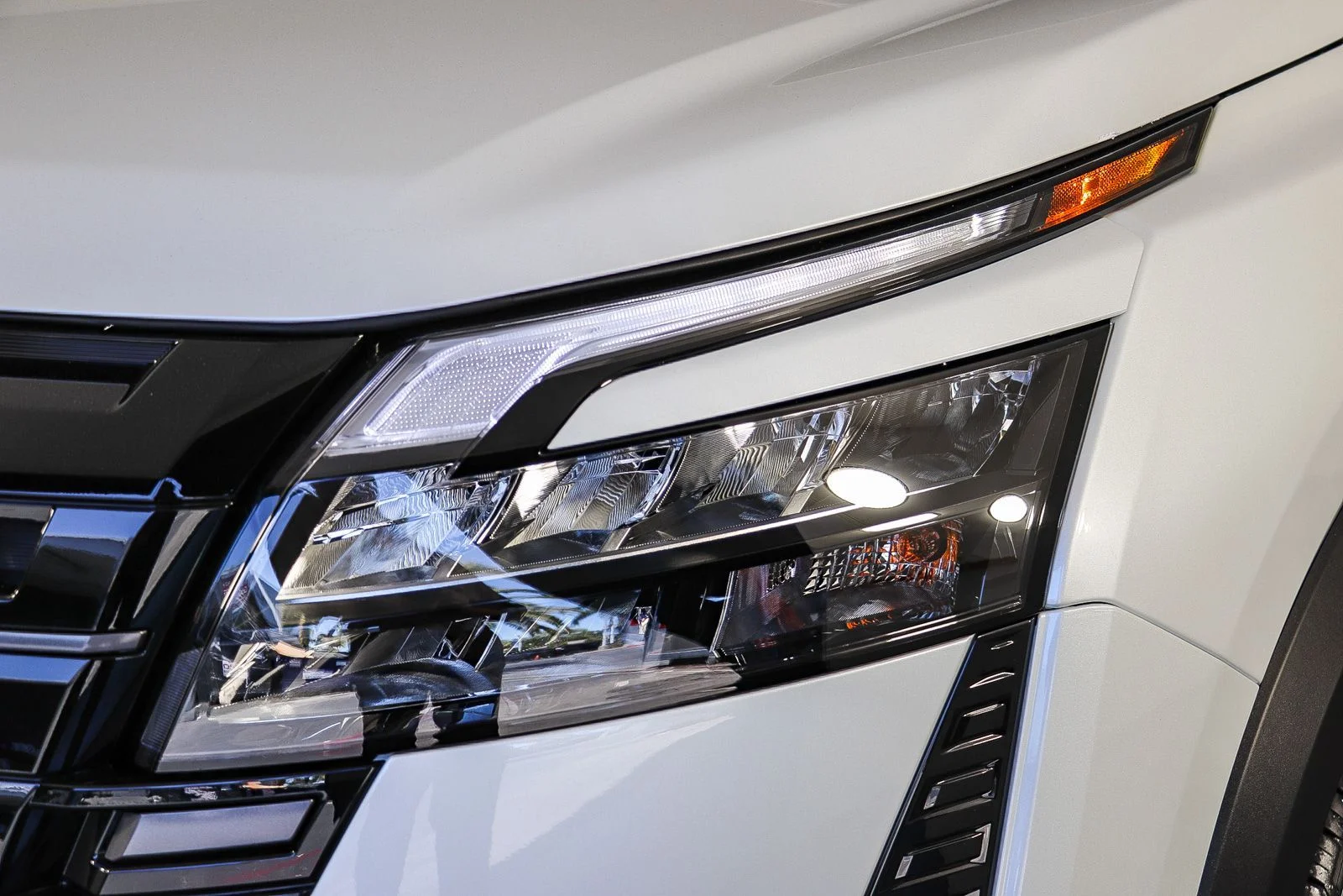 New 2026 Everest White Pearl TriCoat Nissan SV image 4