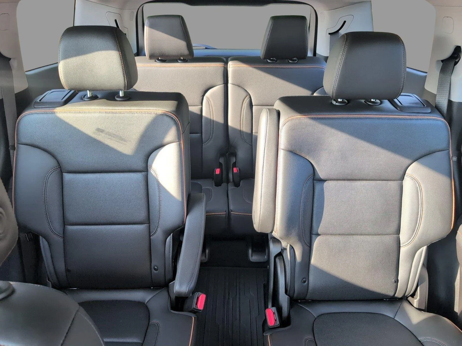 Used 2023 Sterling Metallic GMC AT4 image 31