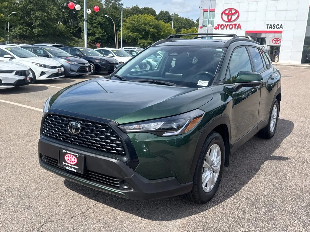 Used 2023  Toyota LE image 3