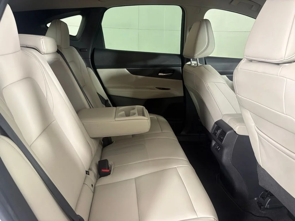 Used 2025 White Nissan SV image 17