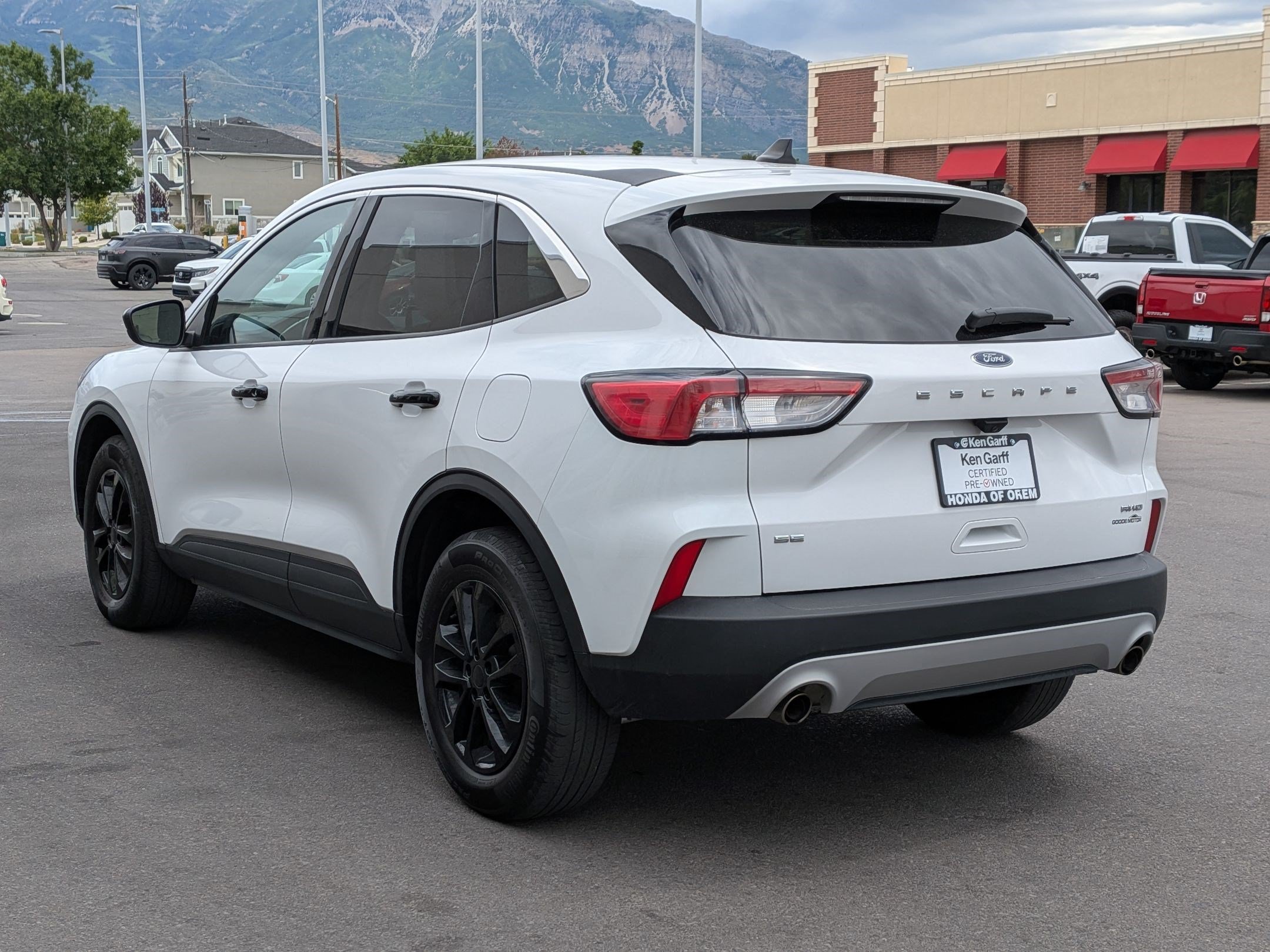 Used 2022 Oxford White Ford SE image 5