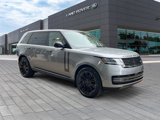 New 2026 Eiger Grey Land Rover SE image 7