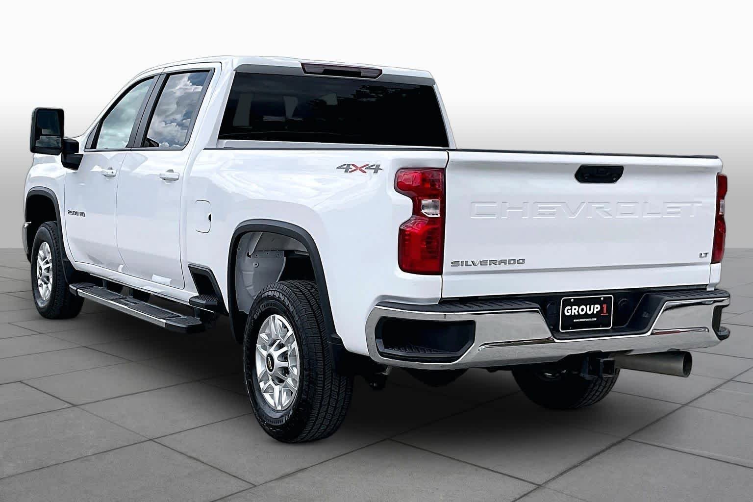 Used 2025 Summit White Chevrolet LT image 11