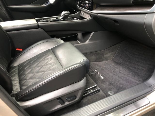 Used 2023 Champagne Silver Metallic Nissan Platinum image 17