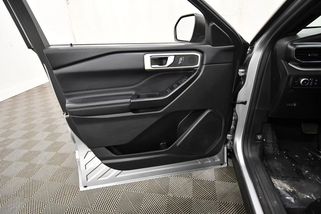 Used 2020 Silver Ford XLT image 13