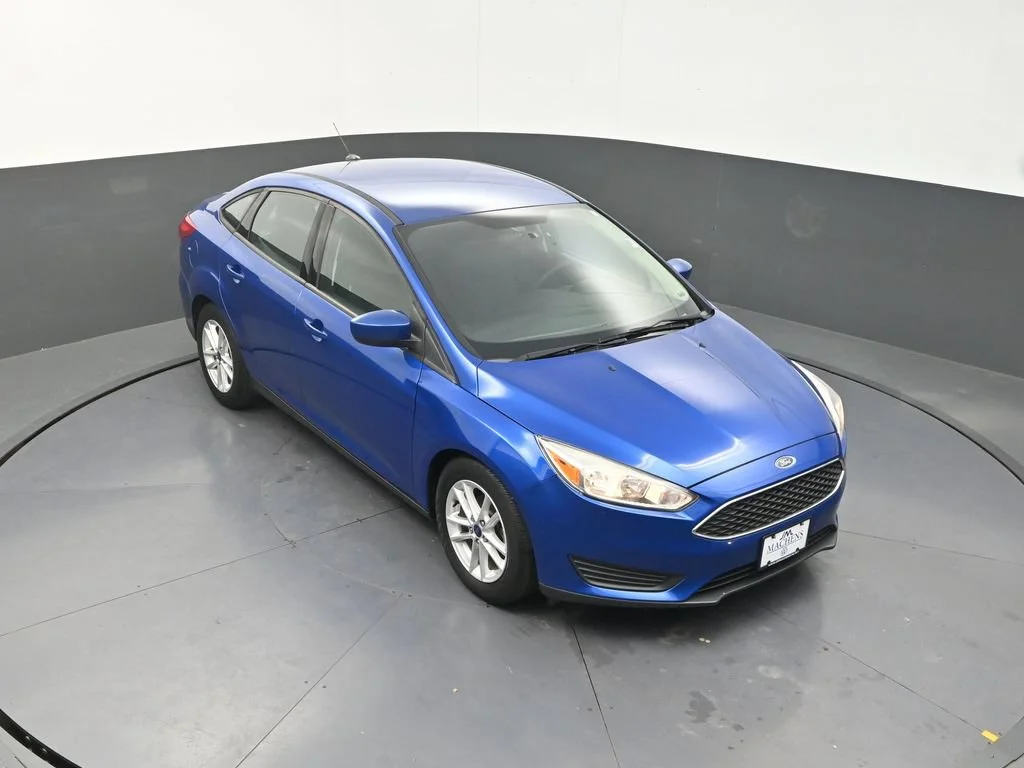 Used 2018 Blue Ford SE image 14