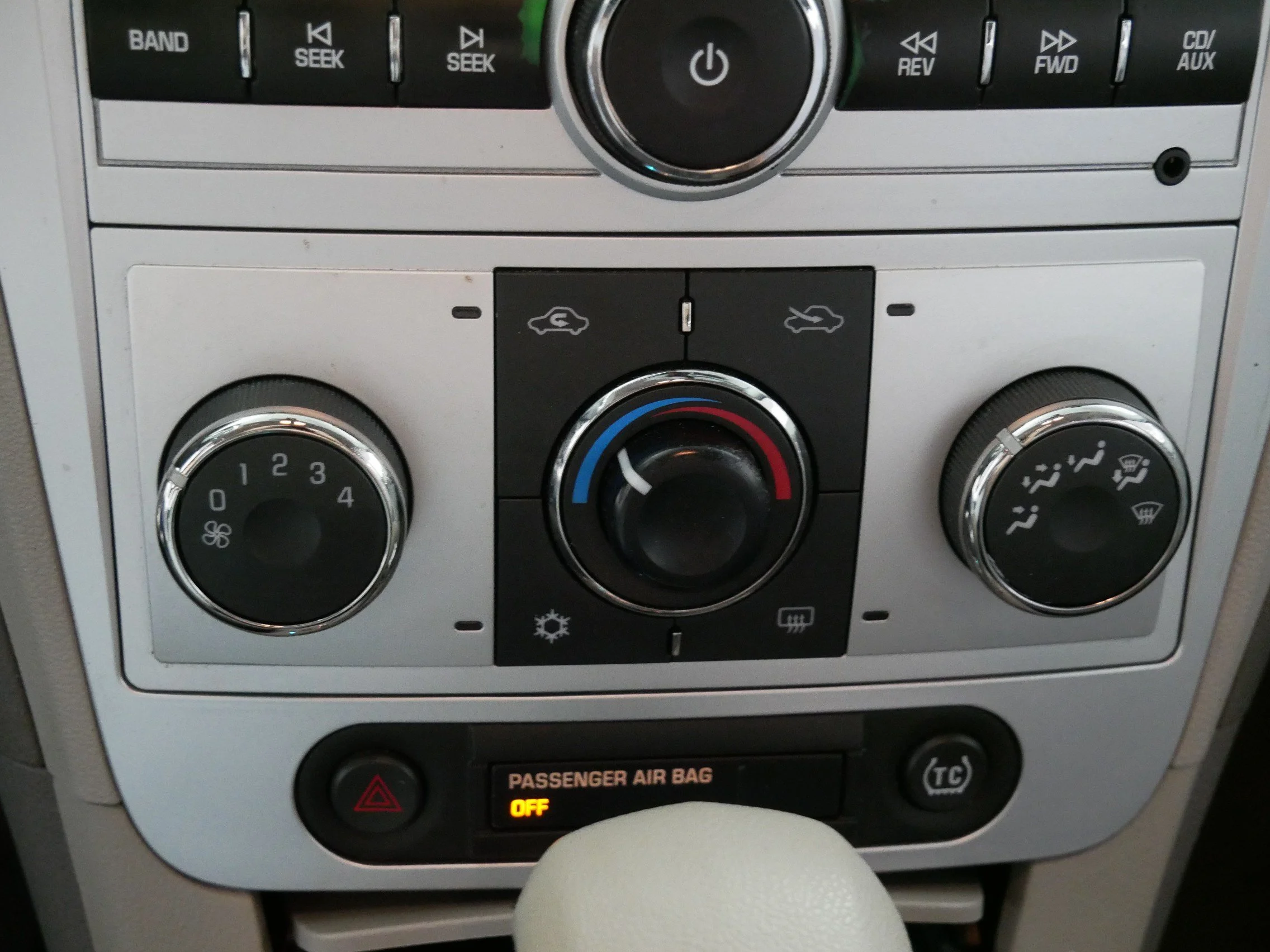 Used 2011 Summit White Chevrolet LS w/1LS image 23