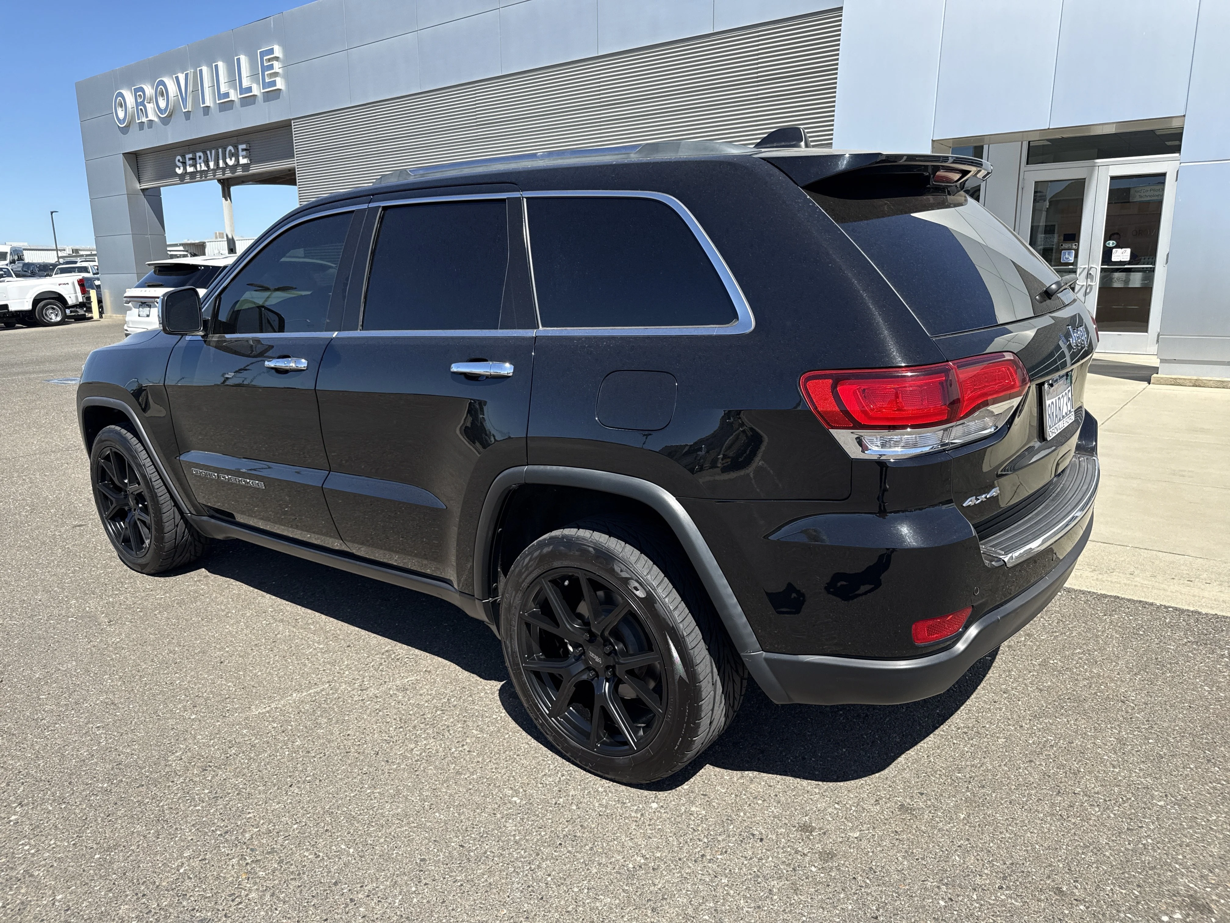Used 2020 Diamond Black Crystal Pearlcoat Jeep Limited image 3