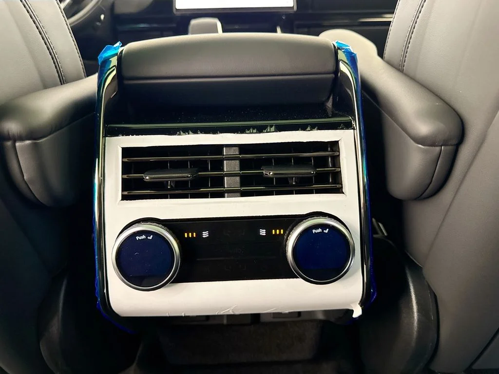 New 2026 Carpathian Grey Land Rover SE image 27