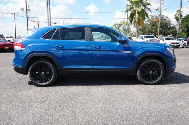 New 2025 R3R3 Mountain Lake Blue Volkswagen 2.0T SE w/Technology image 4