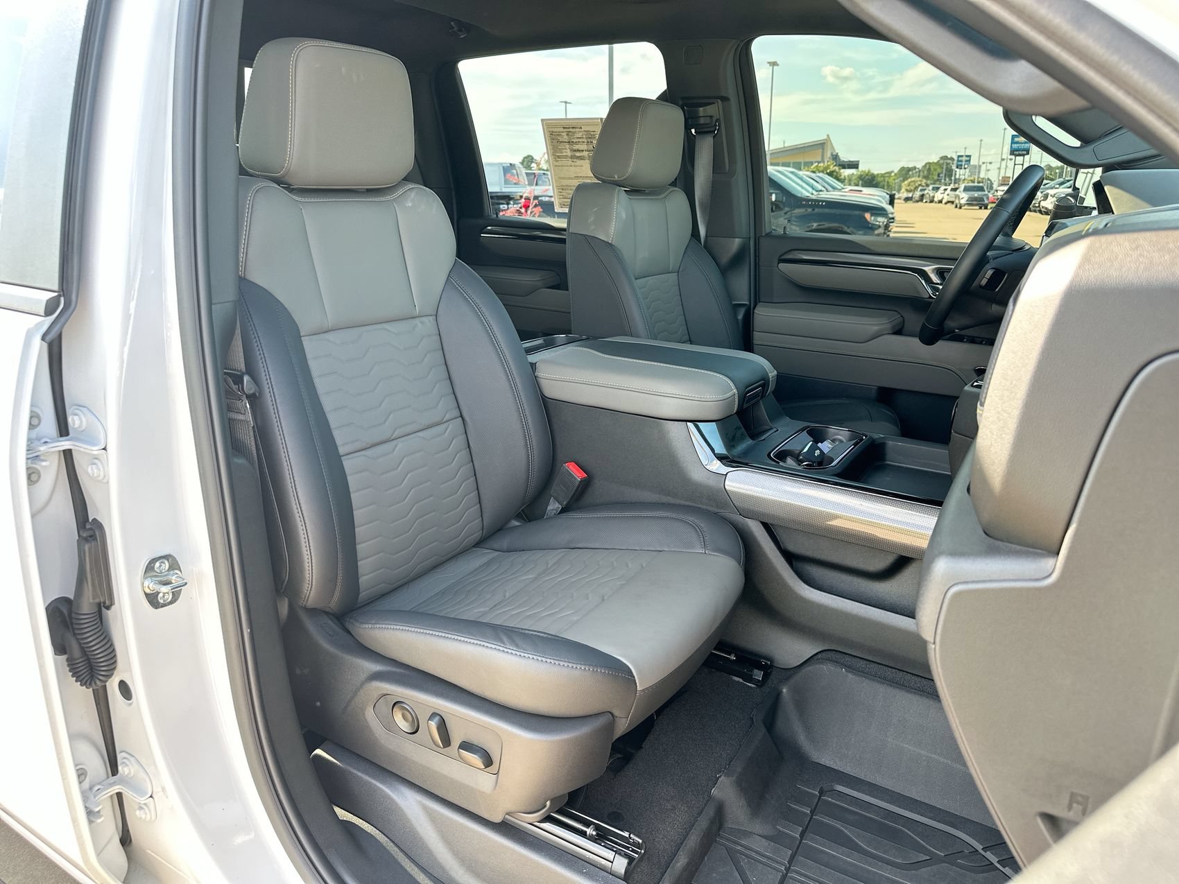 Used 2025 Summit White Chevrolet ZR2 image 27