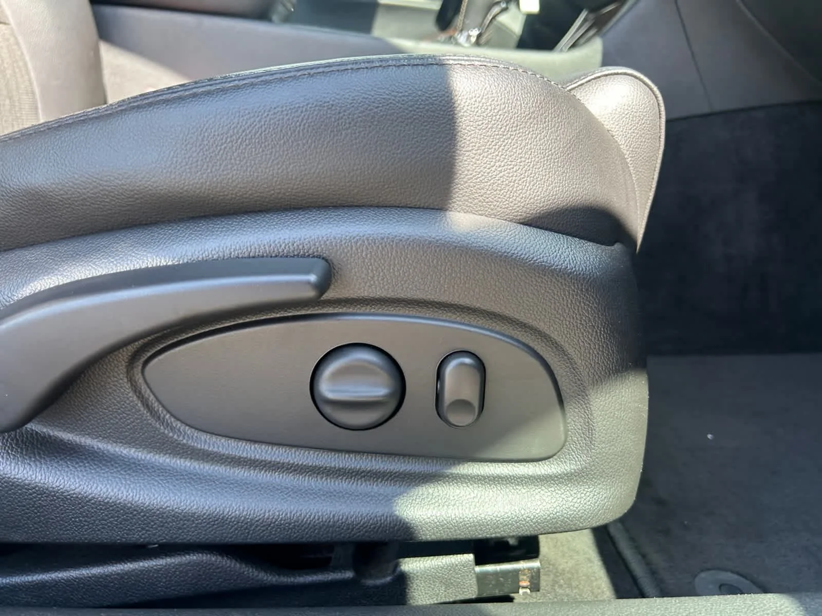 Used 2015 Silver Topaz Metallic Chevrolet LT image 25