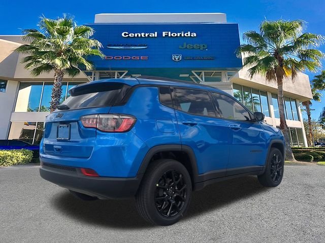 New 2026 Hydro Blue Pearl-Coat Exterior Paint Jeep Latitude image 5
