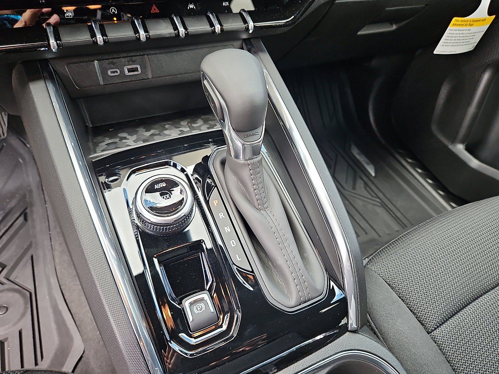 New 2026 Sterling Metallic GMC Elevation image 9