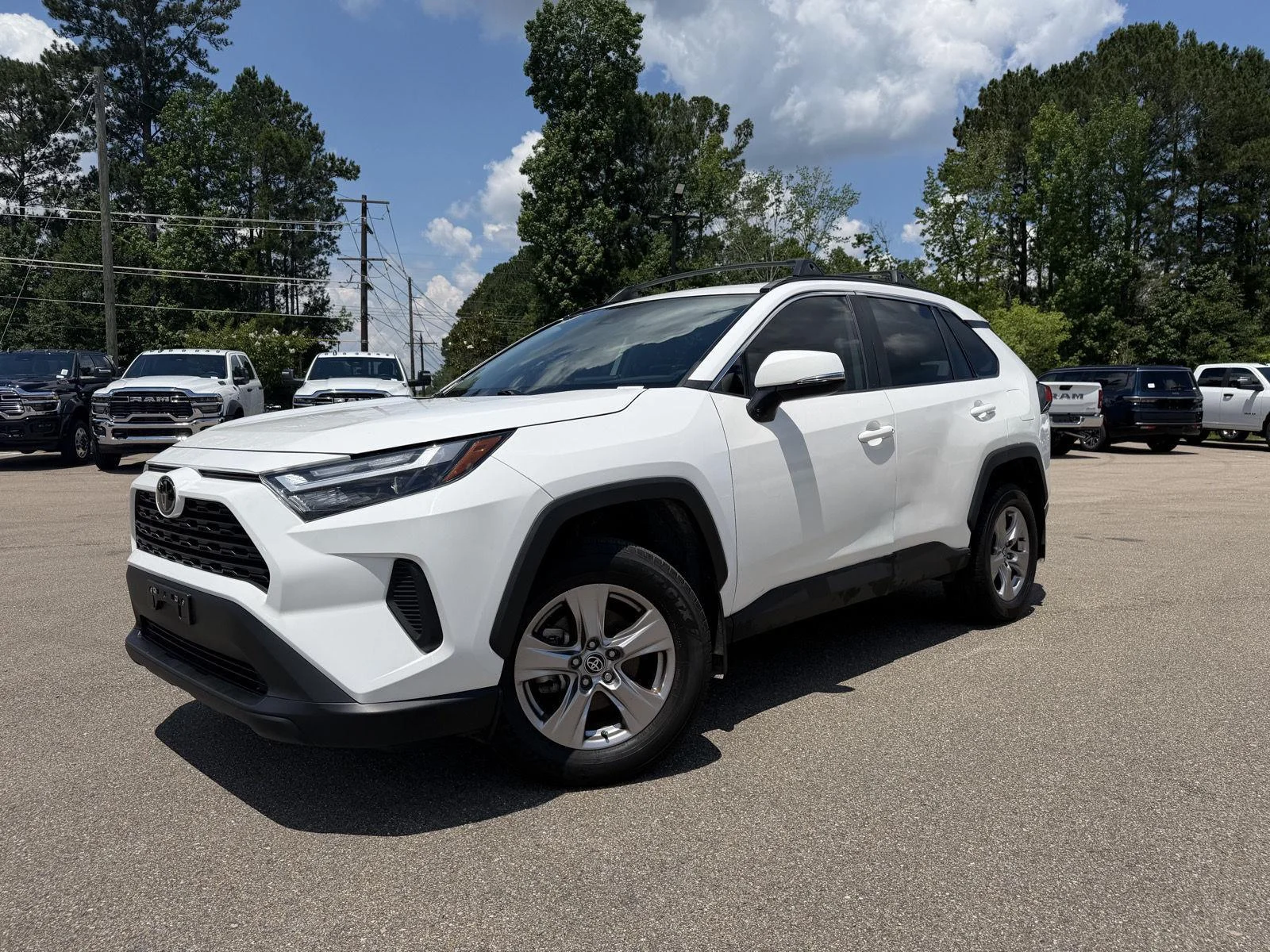 2023 Toyota RAV4 XLE FWD's photo