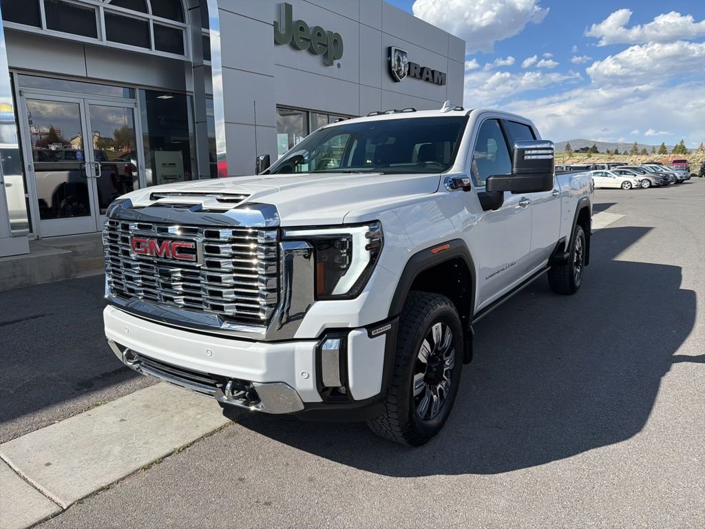 2024 GMC Sierra Denali 4WD Crew Cab Standard Box SRW's photo