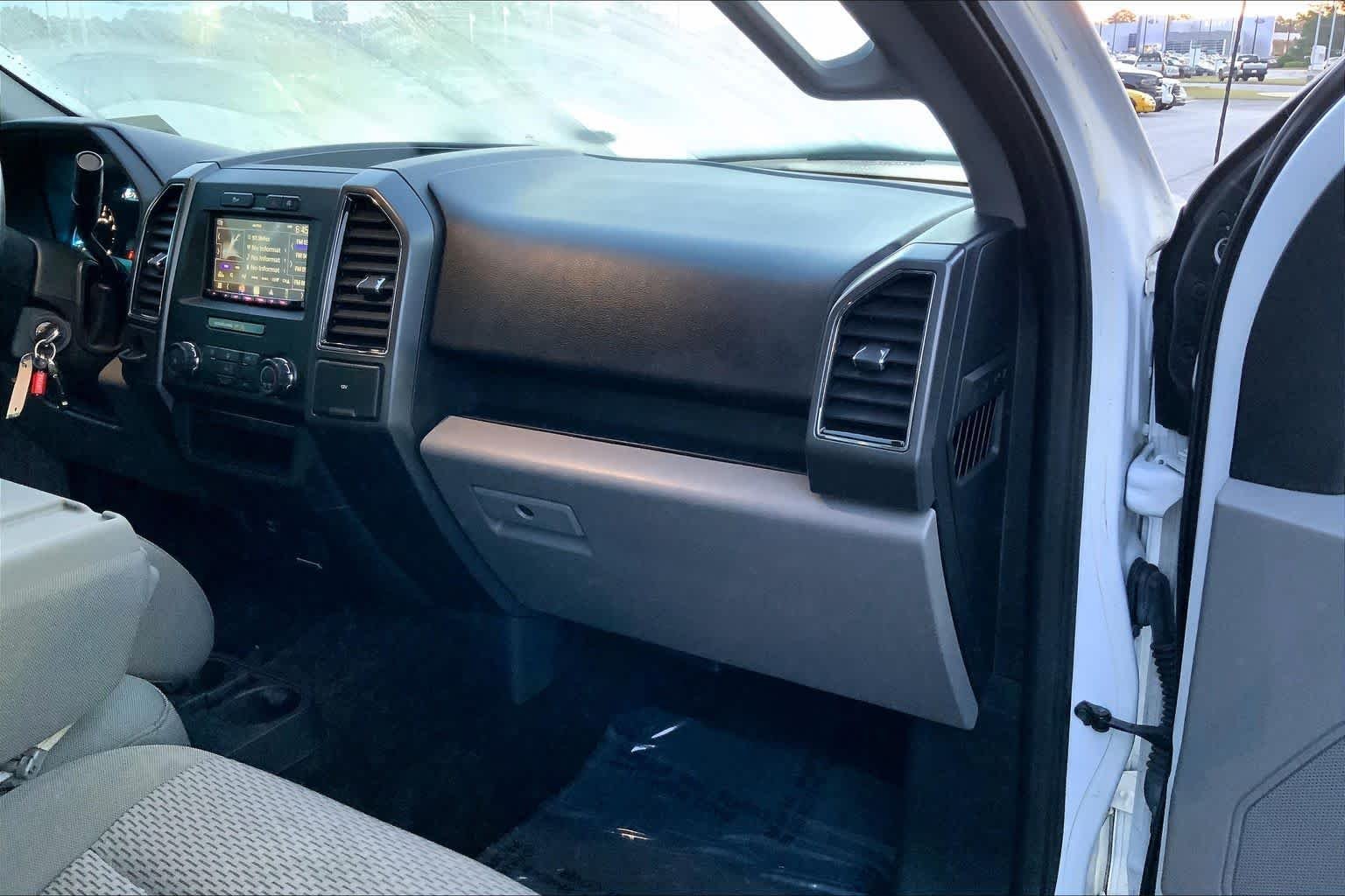 Used 2018 Oxford White Ford XLT image 18