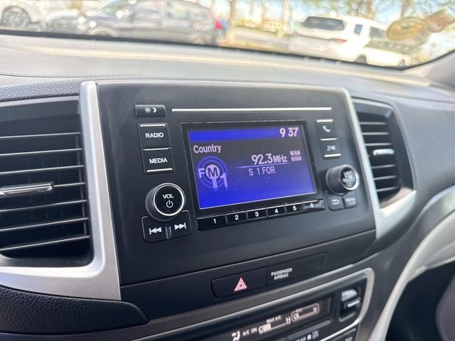 Used 2017  Honda LX image 23