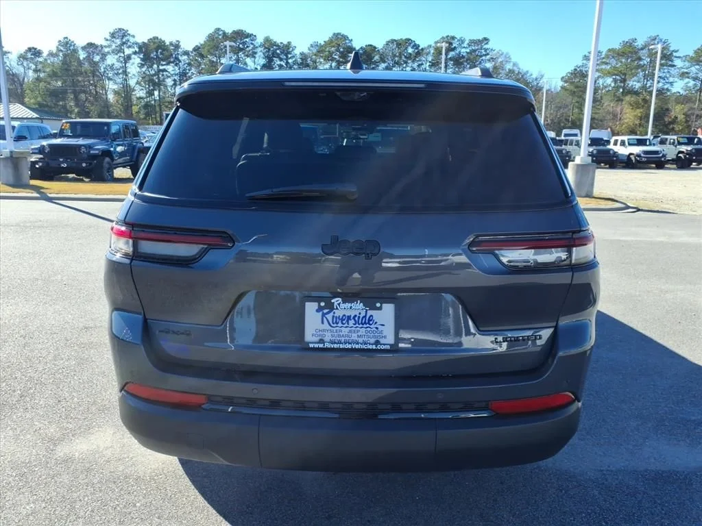 New 2025 Baltic Gray Metallic Clear-Coat Exterior Paint Jeep Limited image 2