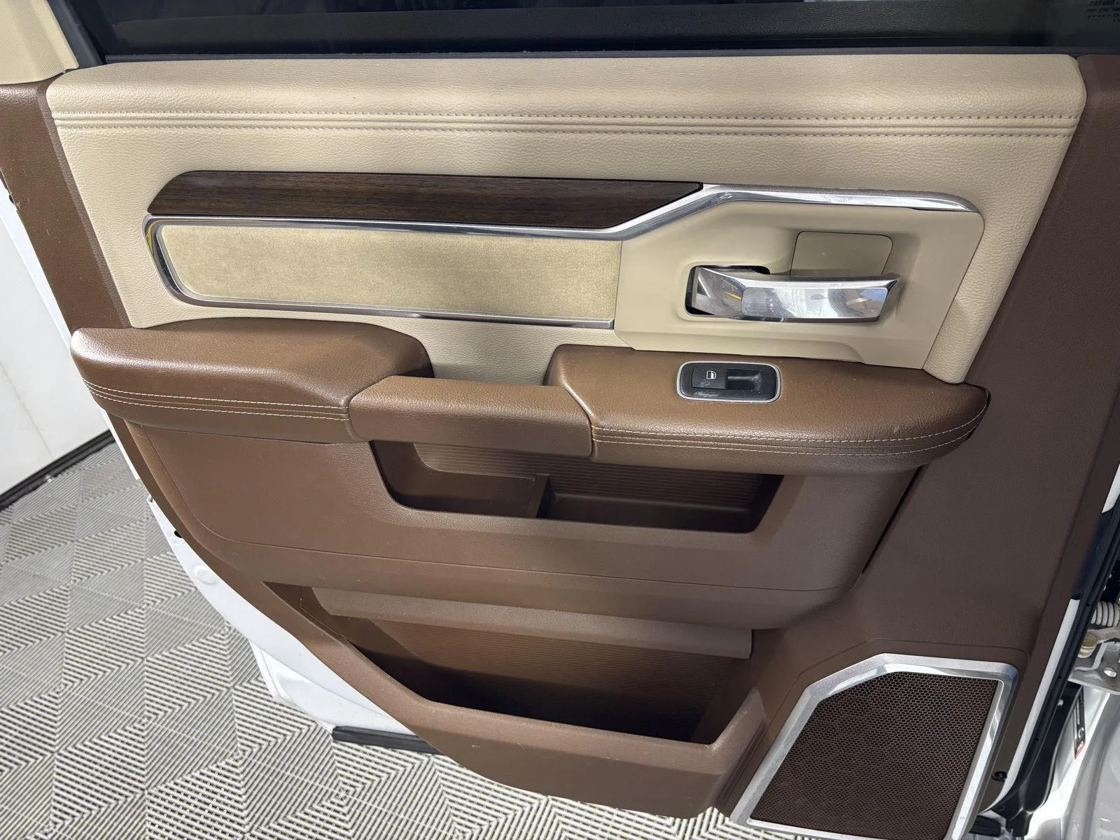 Used 2022 Bright White Clearcoat Ram Laramie image 17