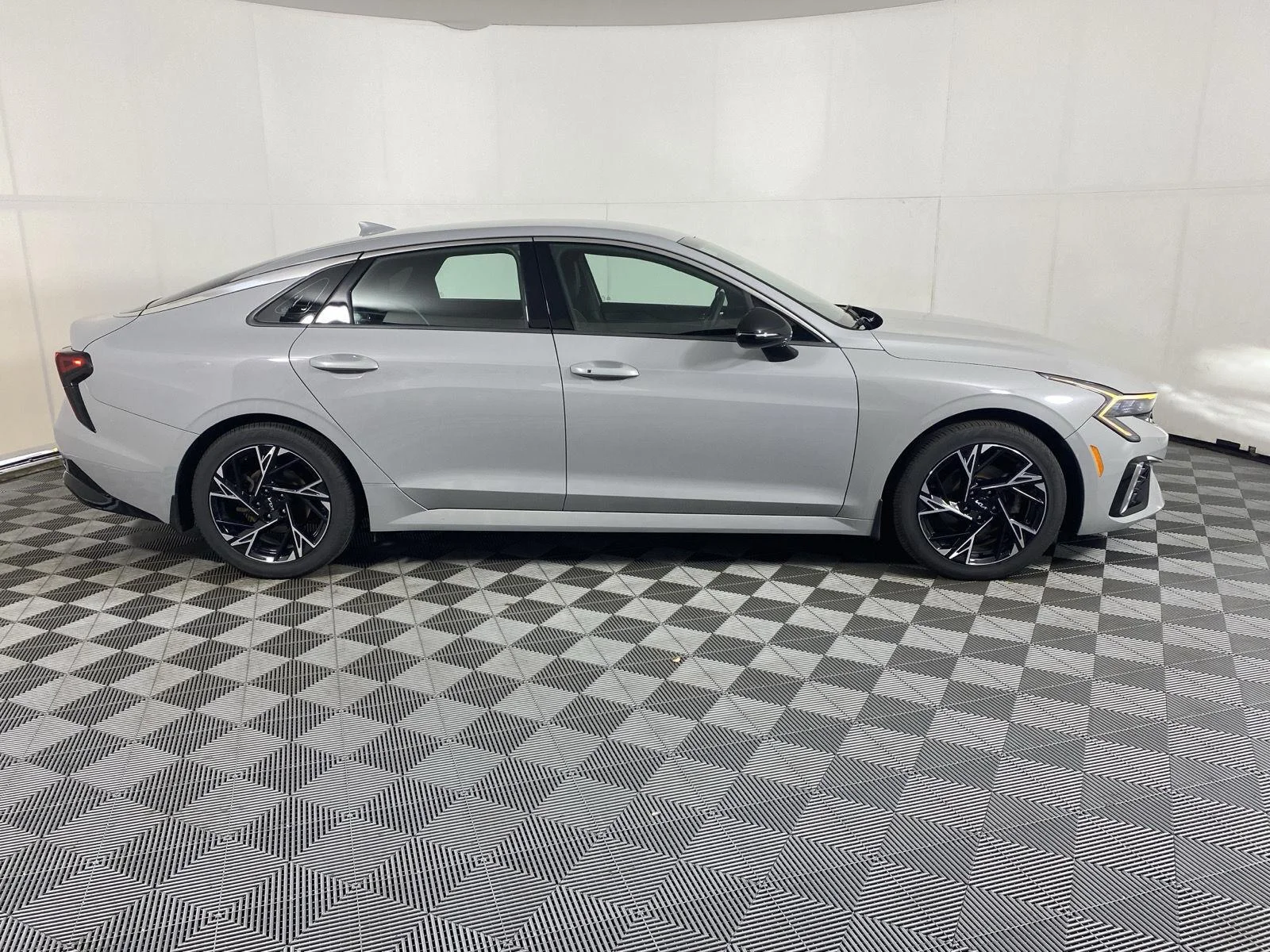 Used 2025 Wolf Gray Kia GT-Line image 9