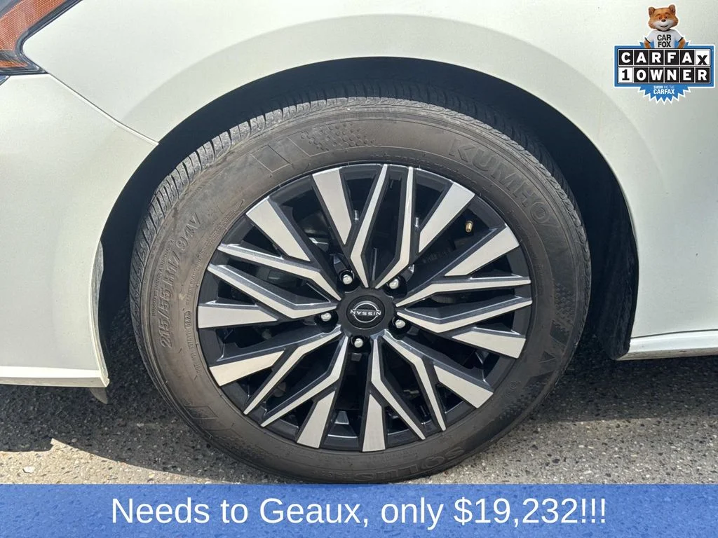 Used 2025 White Nissan 2.5 SV image 13
