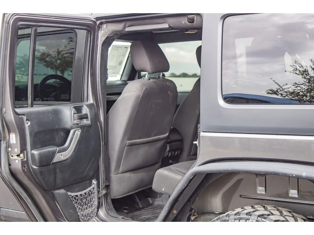 Used 2018 Granite Crystal Metallic Clearcoat Jeep Sport S image 14