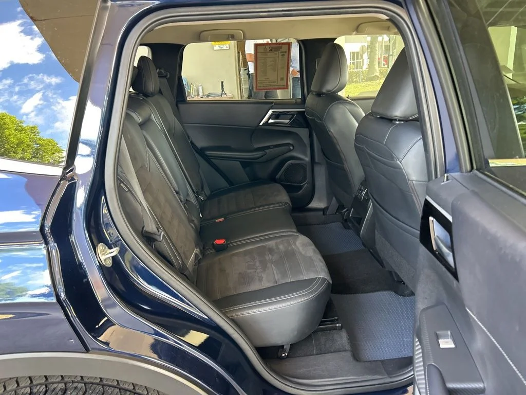 Used 2024 Blue Mitsubishi SE Black Edition image 27