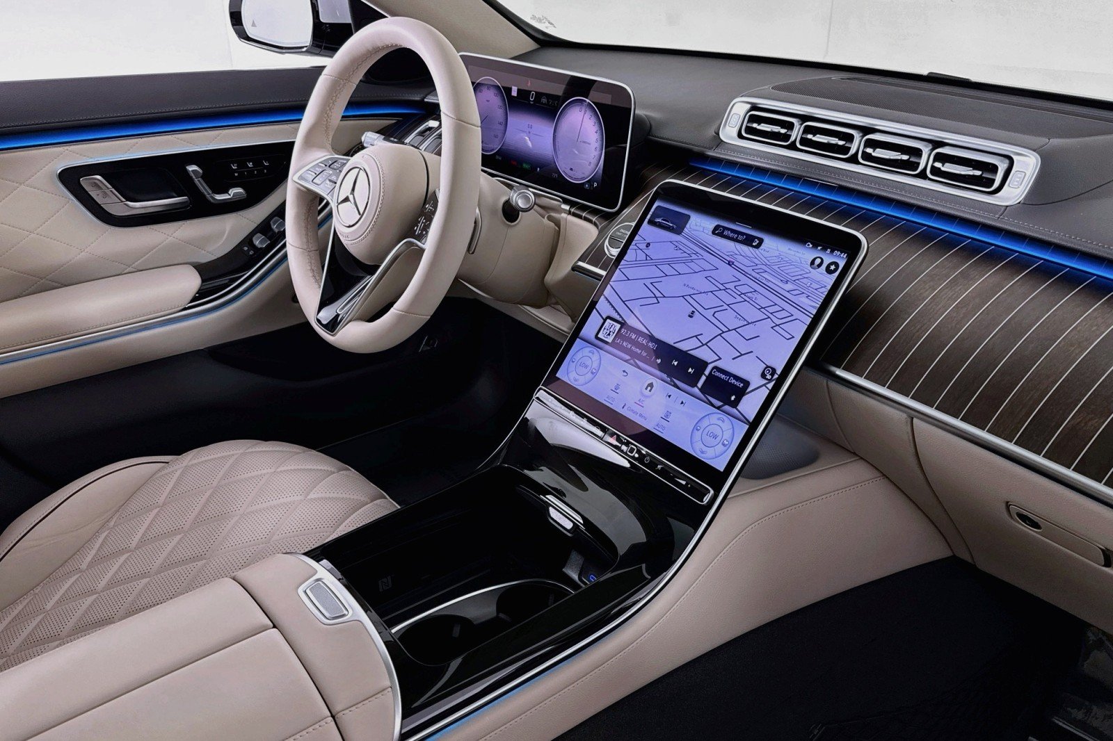 New 2026 MANUFAKTUR Moonlight White Metal Mercedes-Benz S 580e 4MATIC® Sedan image 16